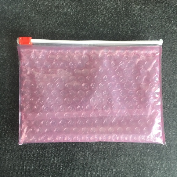 [NEW] Glossier Small Pouch - Picture 1 of 2